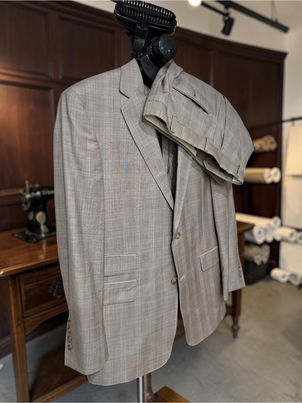 Hart Schaffner Marx HSM Monogram Made in USA 40R 2-Pc Suit – Taupe Glen Plaid